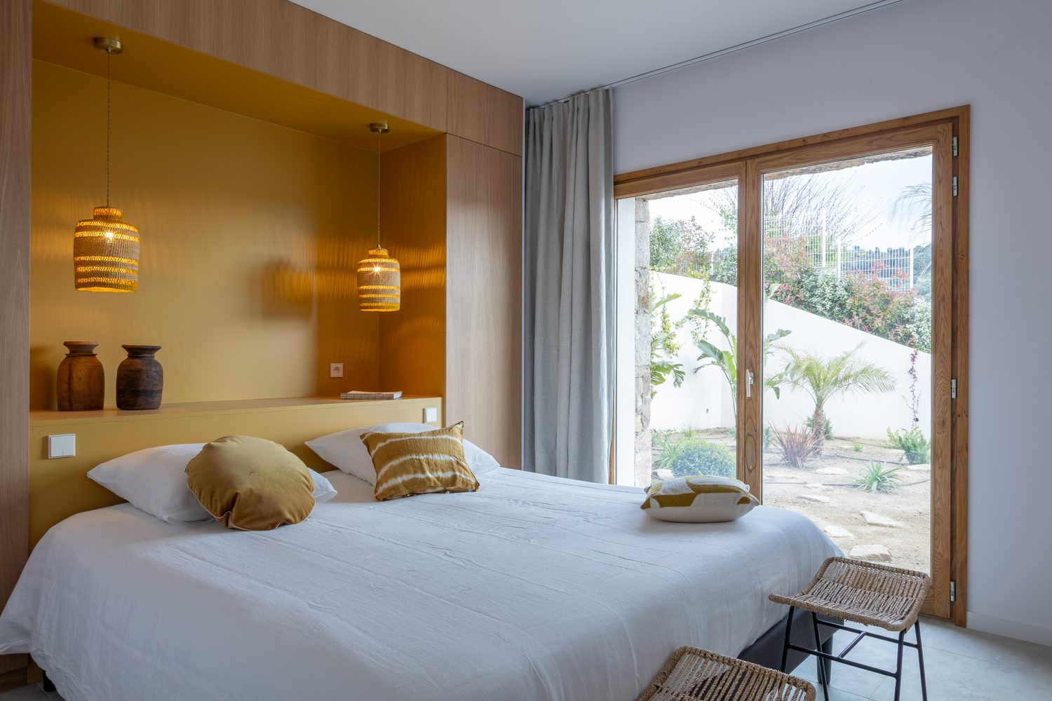 Chambre avec plâtrerie et niche lumineuse réalisée à Ajaccio